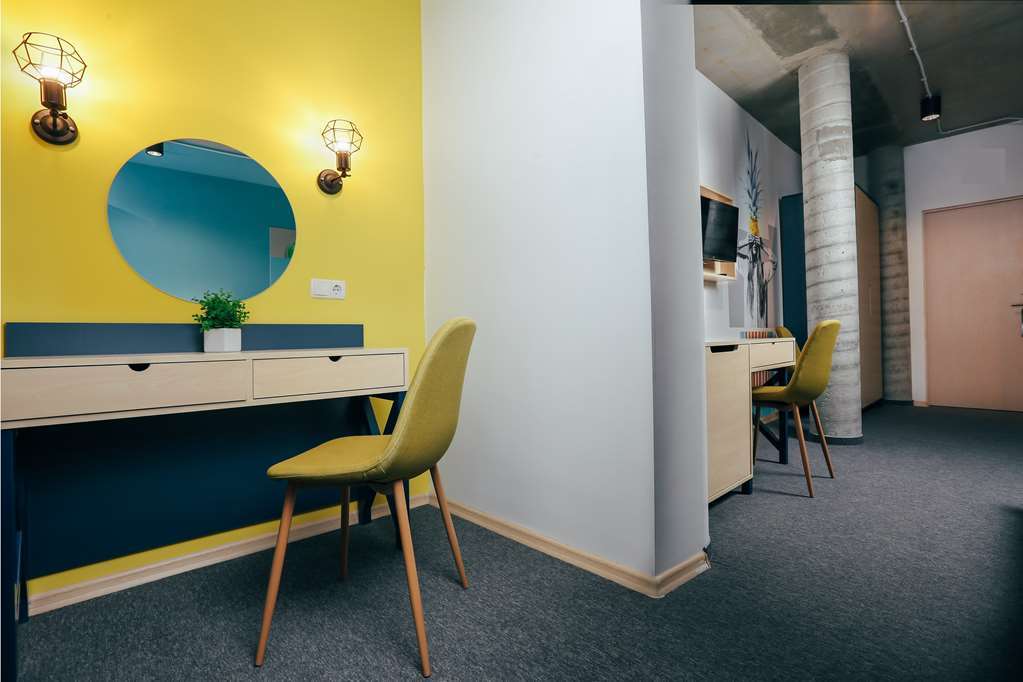 Jam Hotel Hnatyuka إلفيف الغرفة الصورة